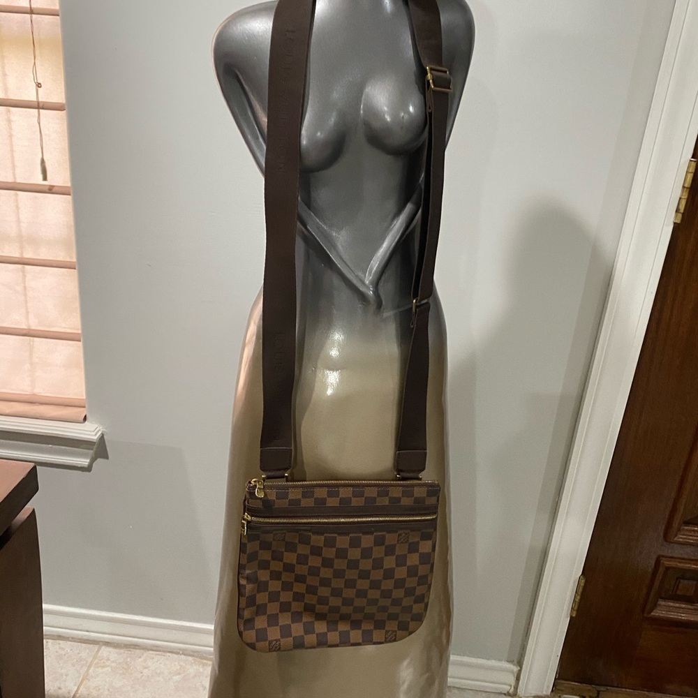 Authentic Louis Vuitton Crossbody Damier